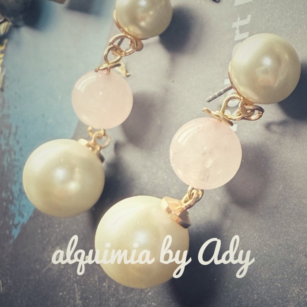 QUARTZ Cream and Pink Pearl Earrings DUSTER